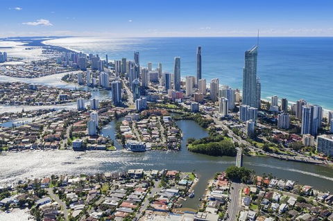 Departure Private Transfers From Gold Coast City To Gold Coast Airport OOL - New Castle Holiday 3