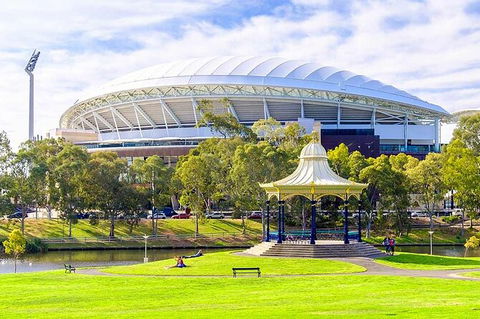 Adelaide Airport Transfers : Airport ADL To Adelaide City In Business Car - New Castle Holiday 8