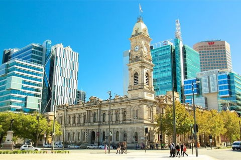 Adelaide Airport Transfers : Airport ADL To Adelaide City In Business Car - New Castle Holiday 7