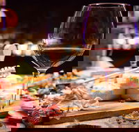 Full-Day Gourmet Wine Tour with Pick Up and Lunch - New Castle Holiday
