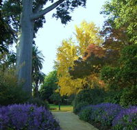 Albury Botanic Garden - New Castle Holiday