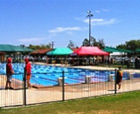 Charleville Swimming Pool - New Castle Holiday 0
