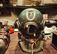 Pearl Luggers - New Castle Holiday