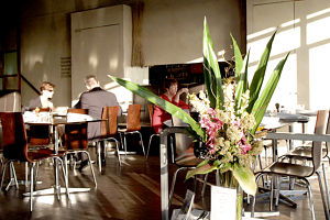 R Bar Restaurant Port Melbourne - New Castle Holiday 0