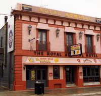 The Dog  Duck Ale House - New Castle Holiday