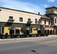 Ferntree Gully Hotel - New Castle Holiday