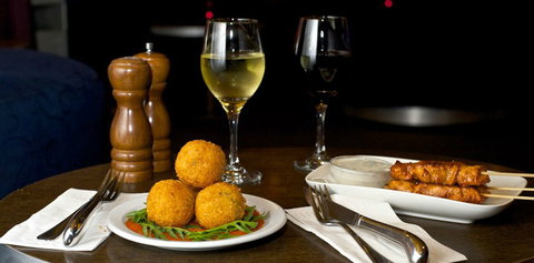 The Social Bar & Restaurant - New Castle Holiday 1