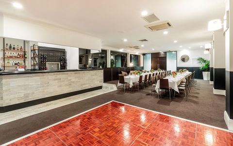 Metropolitan Hotel - New Castle Holiday 6
