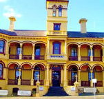 The Queenscliff Historic Royal Hotel - New Castle Holiday