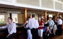 Cairns International Lobby Bar - New Castle Holiday 0