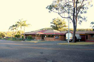 Bushland Tavern - New Castle Holiday 1