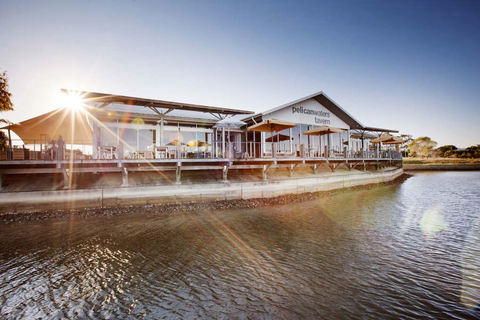 Pelican Waters Tavern - New Castle Holiday 3