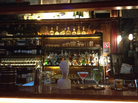 Red Baron's Lounge Bar - New Castle Holiday 1