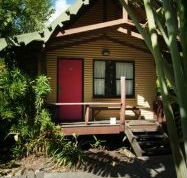 Magnum's Backpackers Bar - New Castle Holiday