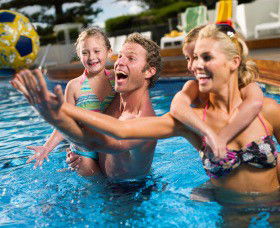 V3 Bar @ Novotel Brighton Beach - New Castle Holiday 0