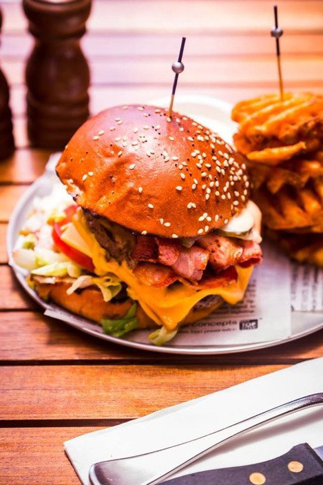 Commodore Hotel - New Castle Holiday 0