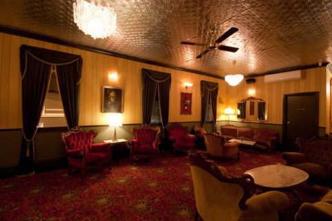 Back Bar Cocktail Lounge & Function Venue - New Castle Holiday 3