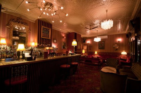 Back Bar Cocktail Lounge & Function Venue - New Castle Holiday 4