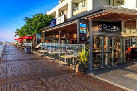 Dundee’s Restaurant On The Waterfront - New Castle Holiday 6