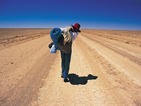 A Portrait Of Australia: Stories Through The Lens Of Australian Geographic - New Castle Holiday 0