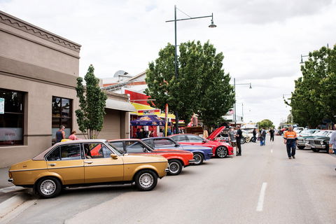 Kyabram Bush Market - New Castle Holiday 1
