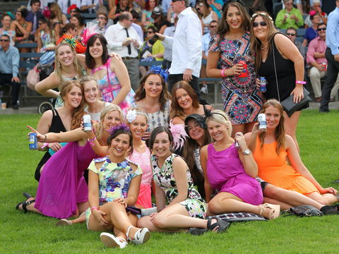 Albury Racing Club Boxing Day Races - New Castle Holiday 2