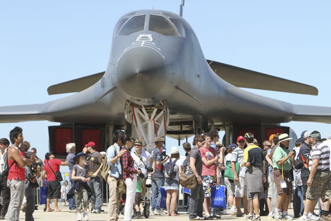 Australian International Airshow - New Castle Holiday 0