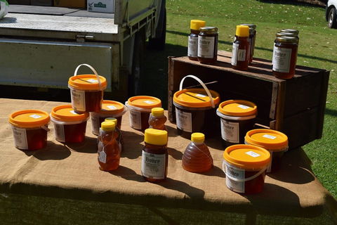 Corowa Rotary Federation Farmers And Variety Market - New Castle Holiday 0