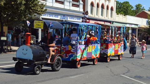 Corowa Rotary Federation Festival Parade - New Castle Holiday 1