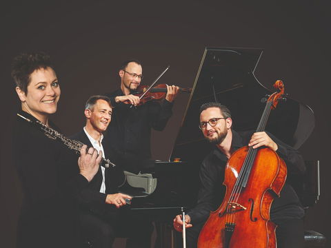 Eggner Trio And Diana Doherty - New Castle Holiday 0