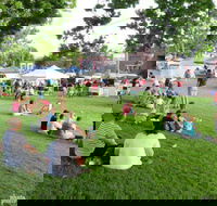 Young and Region Farmers Markets - New Castle Holiday