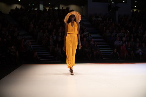 Country To Couture - New Castle Holiday 0