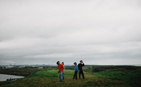 Deca Joins Australian Debut Tour - New Castle Holiday 1