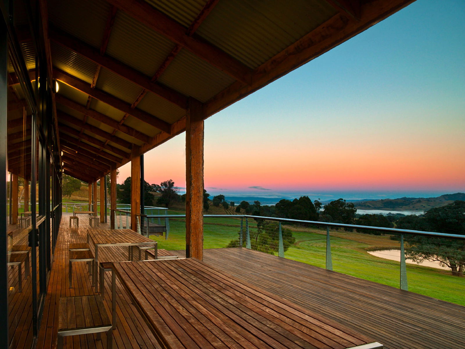 Lake Eildon ACT New Castle Holiday
