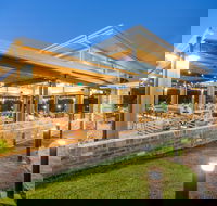 Harrigan's Irish Pub  Accommodation - New Castle Holiday