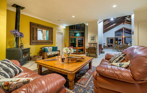 Chimes Spa Retreat - New Castle Holiday 4