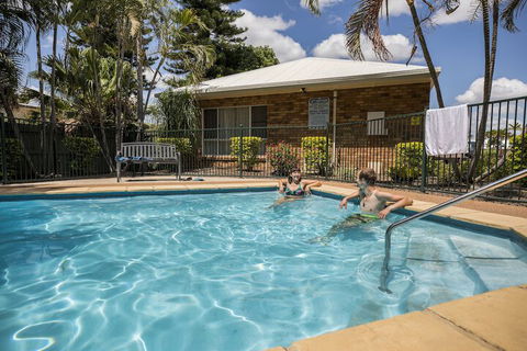 Emerald Maraboon Motor Inn - New Castle Holiday 3