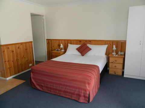 Twin Towns Motel - New Castle Holiday 4
