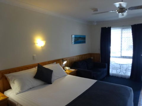 Twin Towns Motel - New Castle Holiday 5