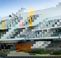Mawson Lakes Hotel  Function Centre - New Castle Holiday