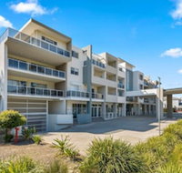 Quality Suites Pioneer Sands - New Castle Holiday