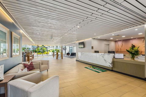 Quality Suites Pioneer Sands - New Castle Holiday 7