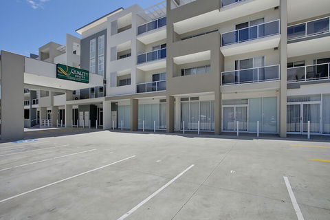 Quality Suites Pioneer Sands - New Castle Holiday 3