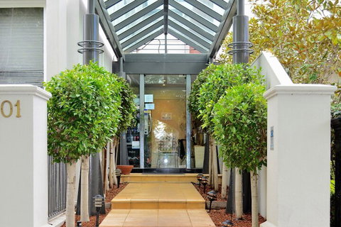 Knightsbridge Apartments - New Castle Holiday 1