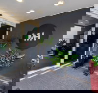 Miami Hotel Melbourne - New Castle Holiday