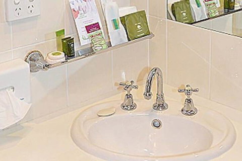 Hilltops Retreat Motor Inn - New Castle Holiday 4