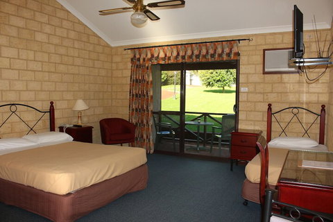 Karri Forest Motel - New Castle Holiday 7