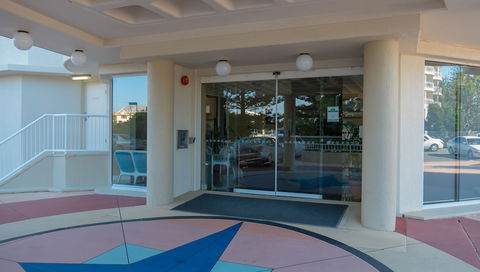 Burleigh Surf Apartments - New Castle Holiday 3