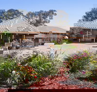 The Standpipe Golf Motor Inn - New Castle Holiday