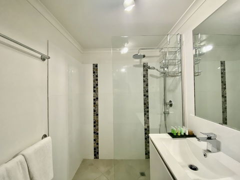 Cairns Beach Resort - New Castle Holiday 5